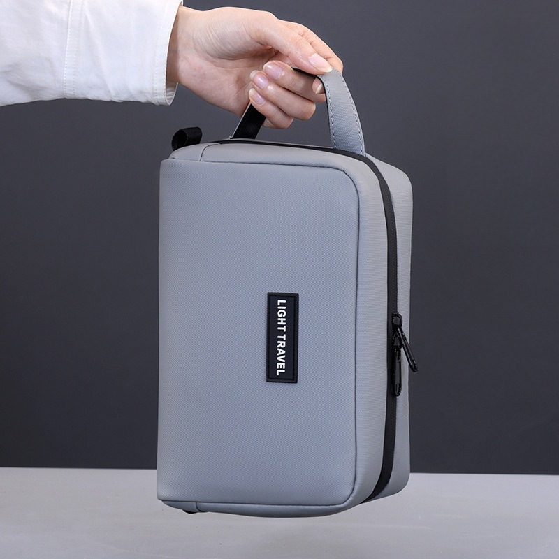 Borsa per il Trucco Impermeabi - Men'S Grooming Accessories Kit recensione e prezzo