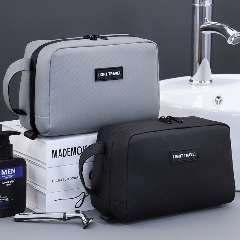 Borsa per il Trucco Impermeabi - Men'S Grooming Accessories Kit recensione e prezzo